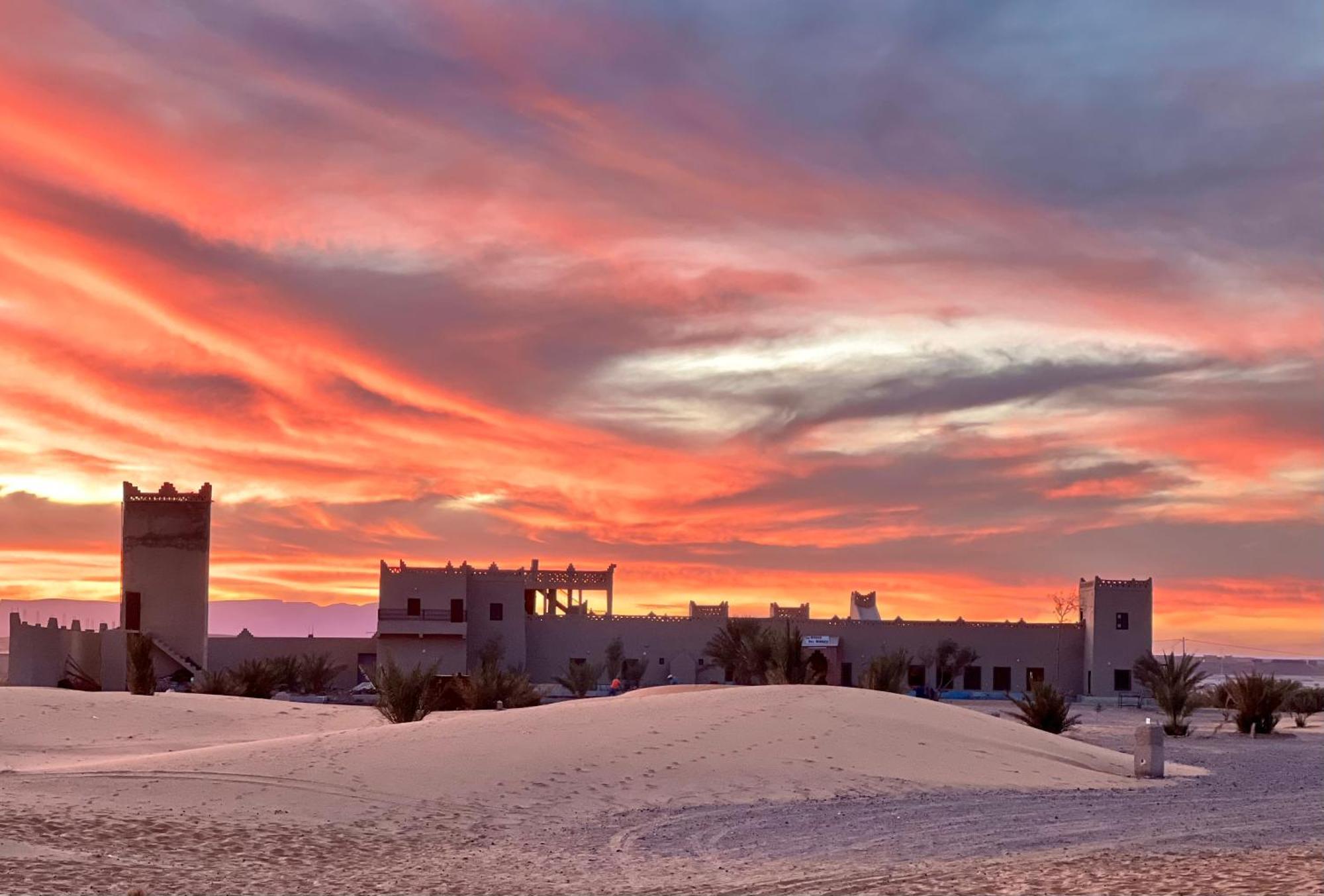 Hotel Camping Les Roses Des Dunes & Piscine Merzouga Exterior photo
