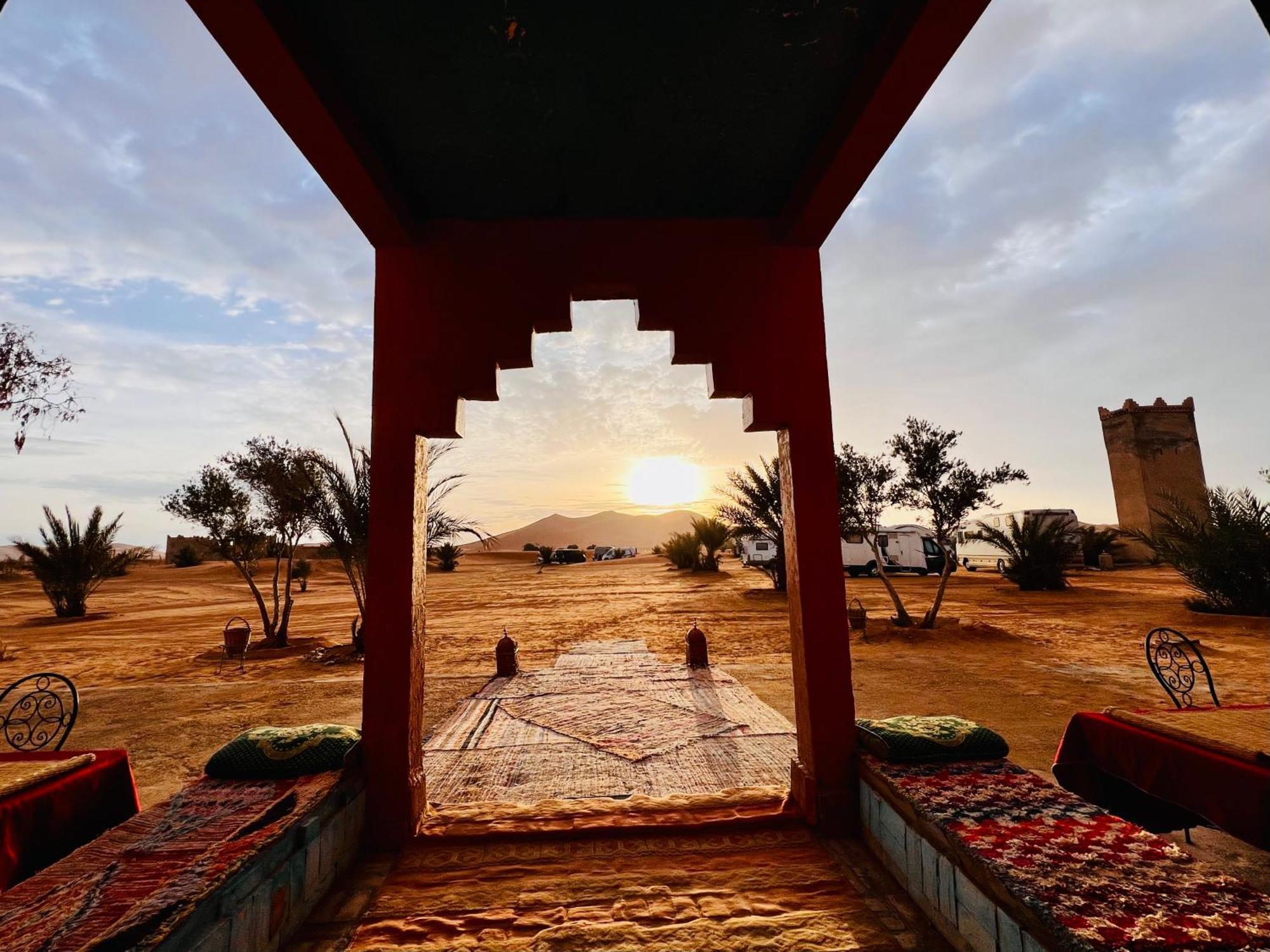 Hotel Camping Les Roses Des Dunes & Piscine Merzouga Exterior photo