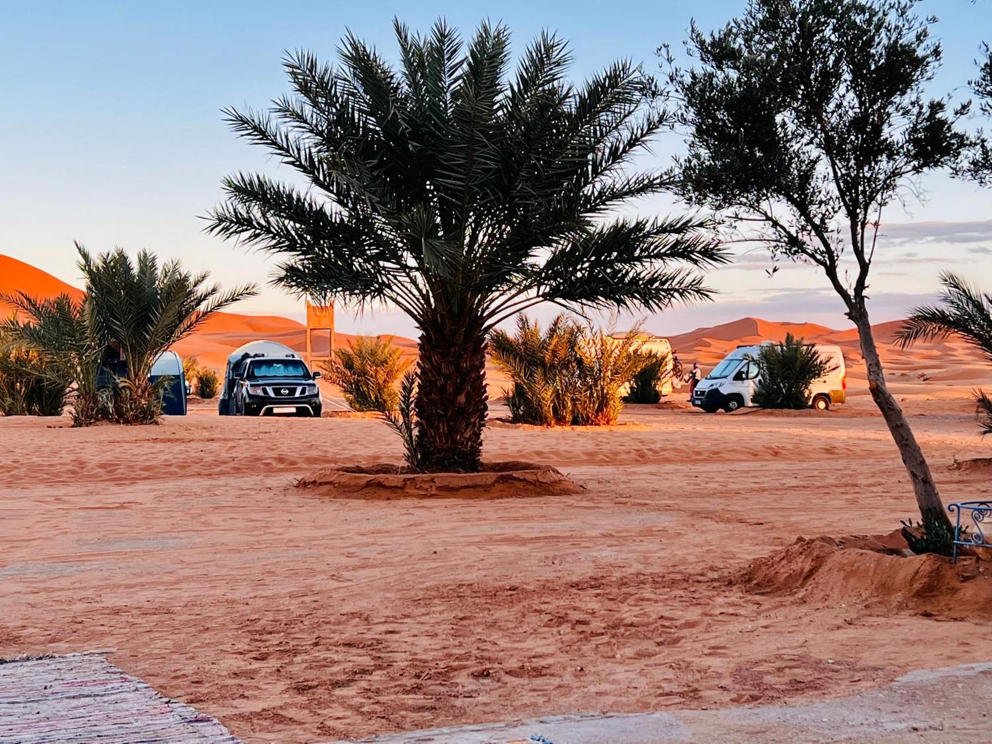 Hotel Camping Les Roses Des Dunes & Piscine Merzouga Exterior photo